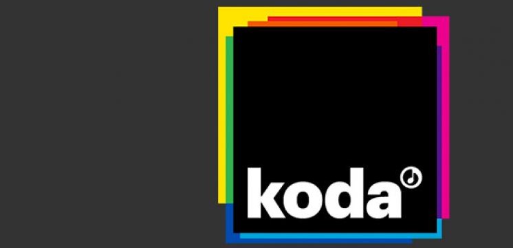 Koda-logoet på sort baggrund.