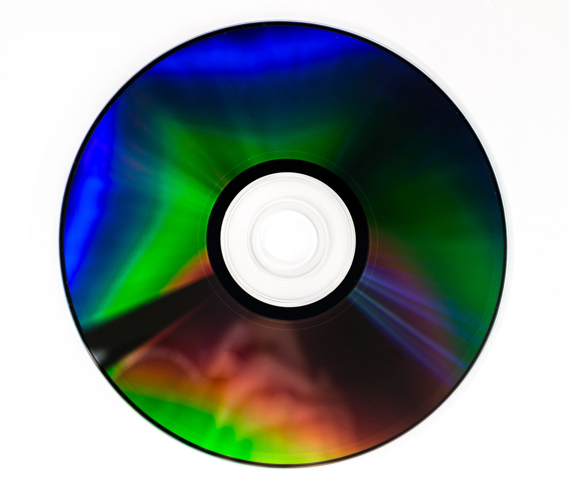 En farverig cd på en hvid baggrund, perfekt til musikentusiaster eller biblioteksfinansiering.