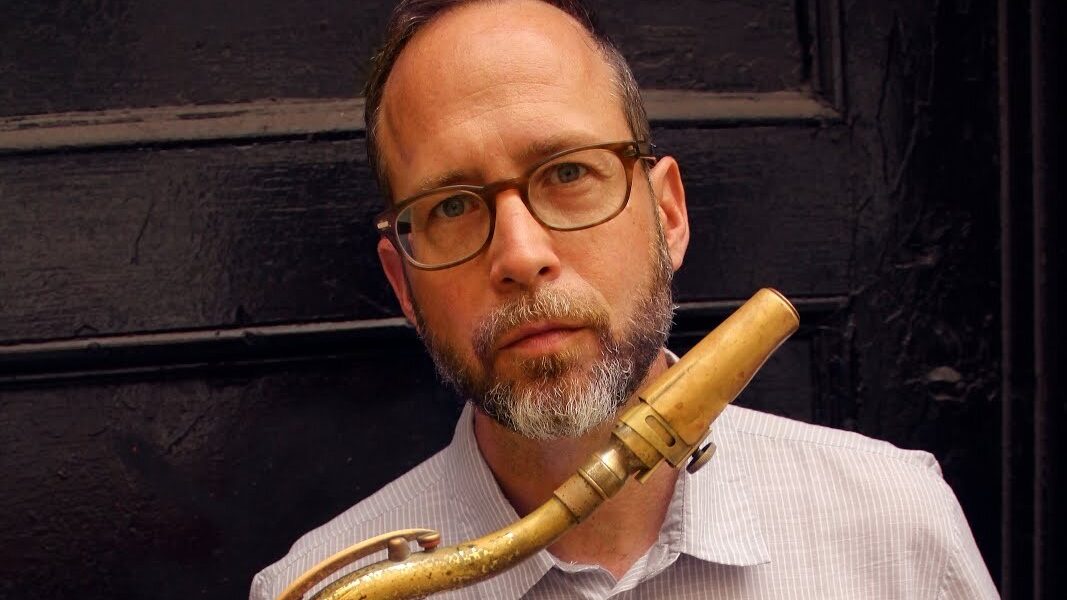 Michael Blake med saxofon fra Osgoods Netværk.