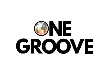 I sort tekst står der "ONE GROOVE", og bogstavet "O" i "ONE" er erstattet af en globus med en bys skyline foran. Baggrunden er hvid.